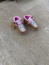 Load image into Gallery viewer, The Rosa Girls’ Moccasins
