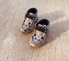Load image into Gallery viewer, The Hugo Twister Southwestern Shoes
