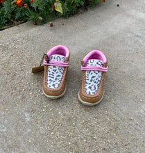 Load image into Gallery viewer, The Rosa Girls’ Moccasins
