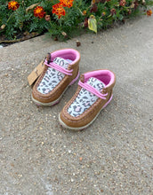 Load image into Gallery viewer, The Rosa Girls’ Moccasins
