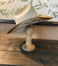 Load image into Gallery viewer, The Dallas Lid
